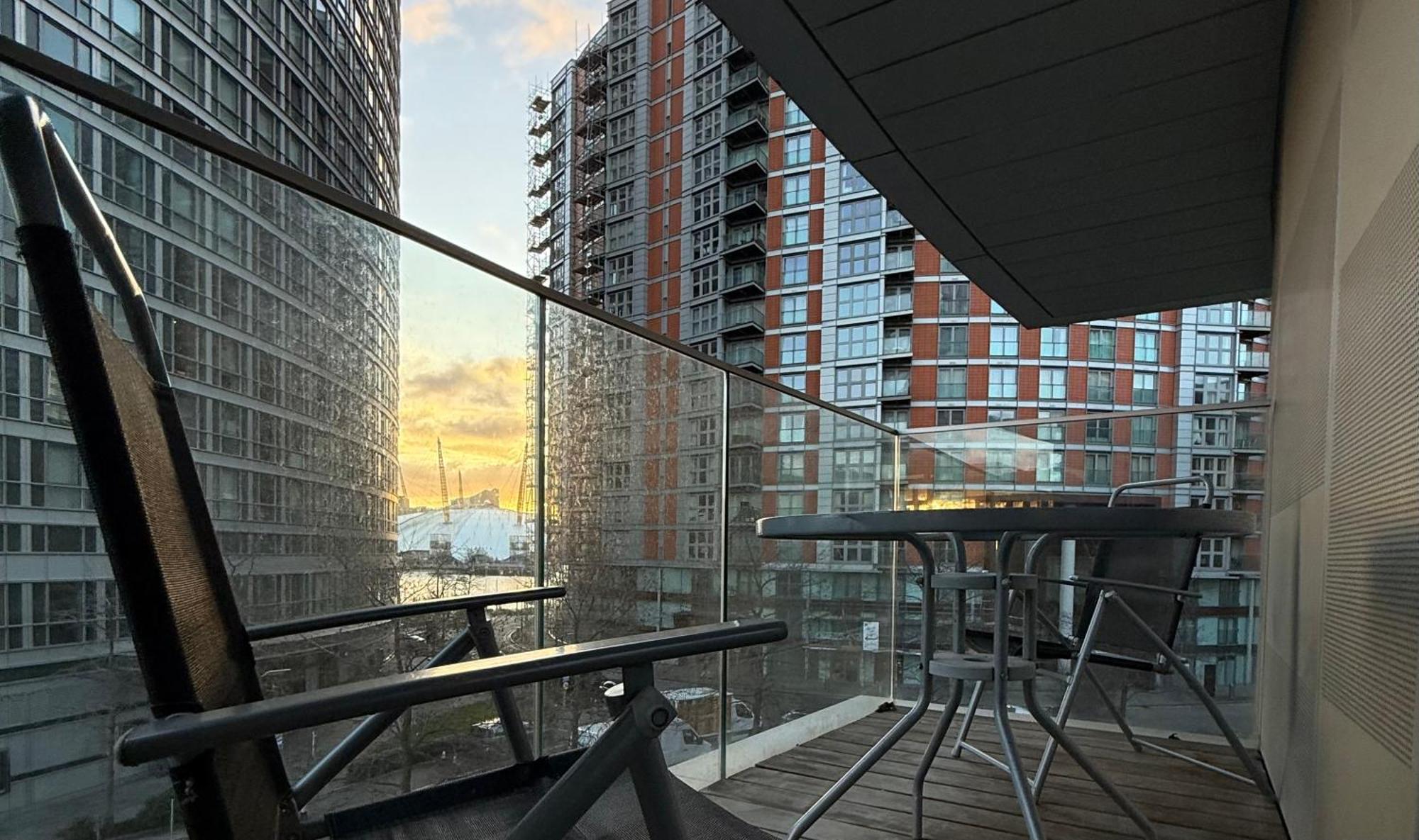 Luxury Modern 2 Bed Flat With Balcony And City View - Canary Wharf City Center Londres Exterior foto